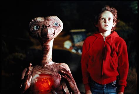 E.T. the Extra-Terrestrial! A heartwarming story of friendship and intergalactic adventure?!